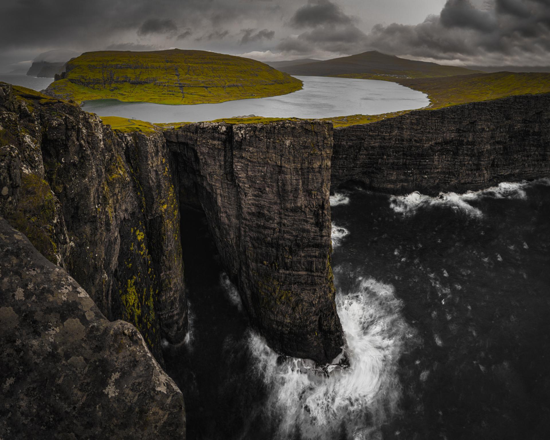 Global Photography Awards Winner - Edge of the Wild at Vágar Island