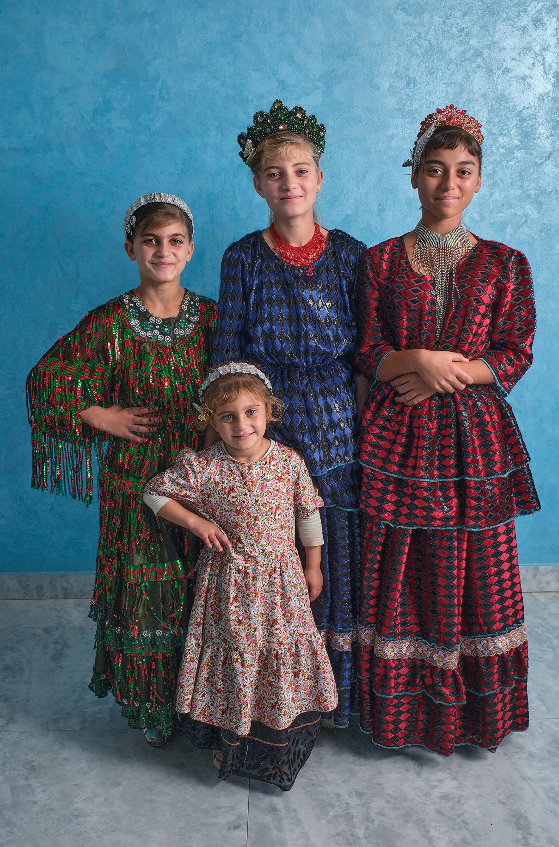 Global Photography Awards Winner - Unique Families of The Roma Community of Keldelari.