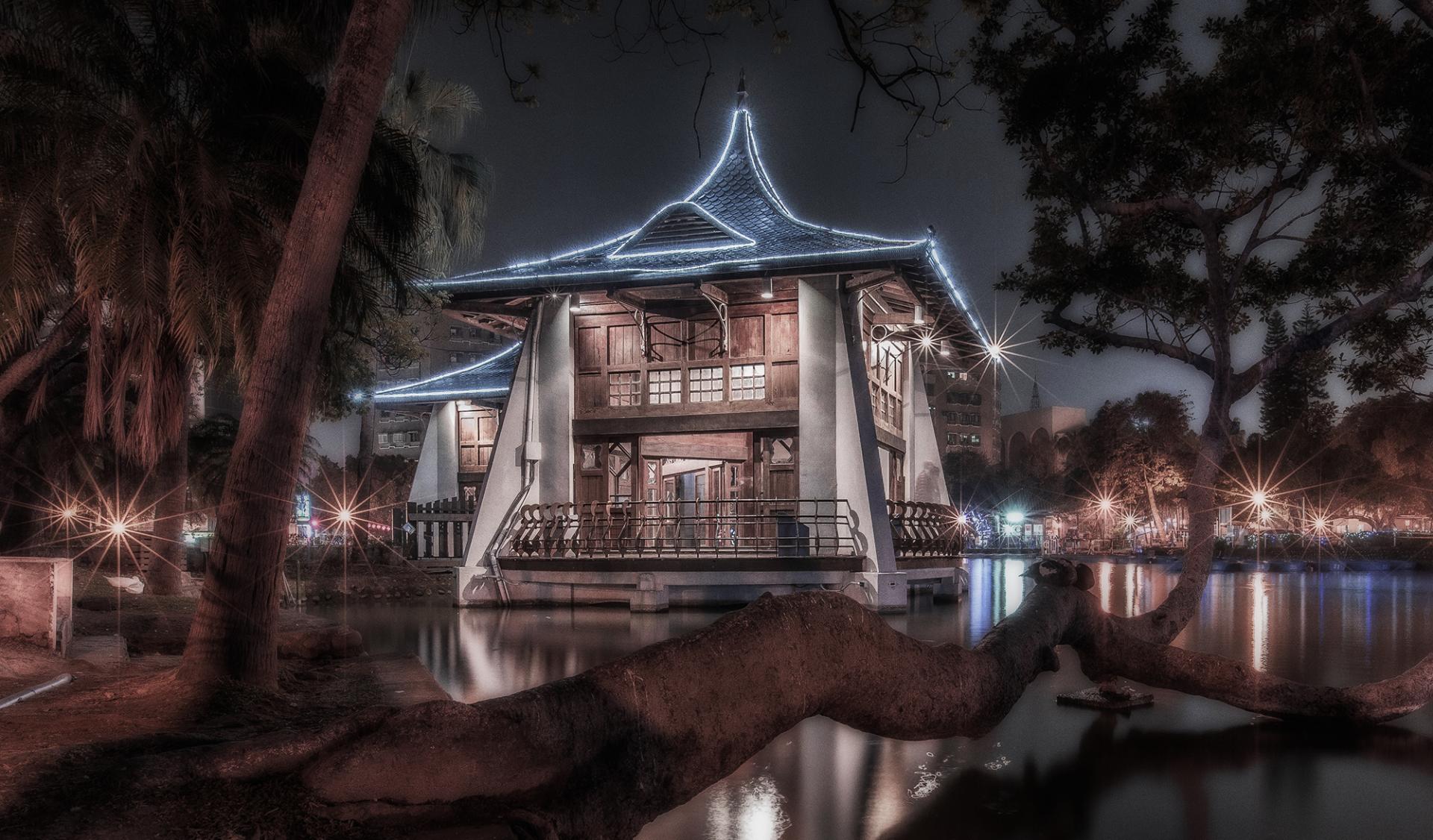 Global Photography Awards Winner - Mid Lake Pavilion