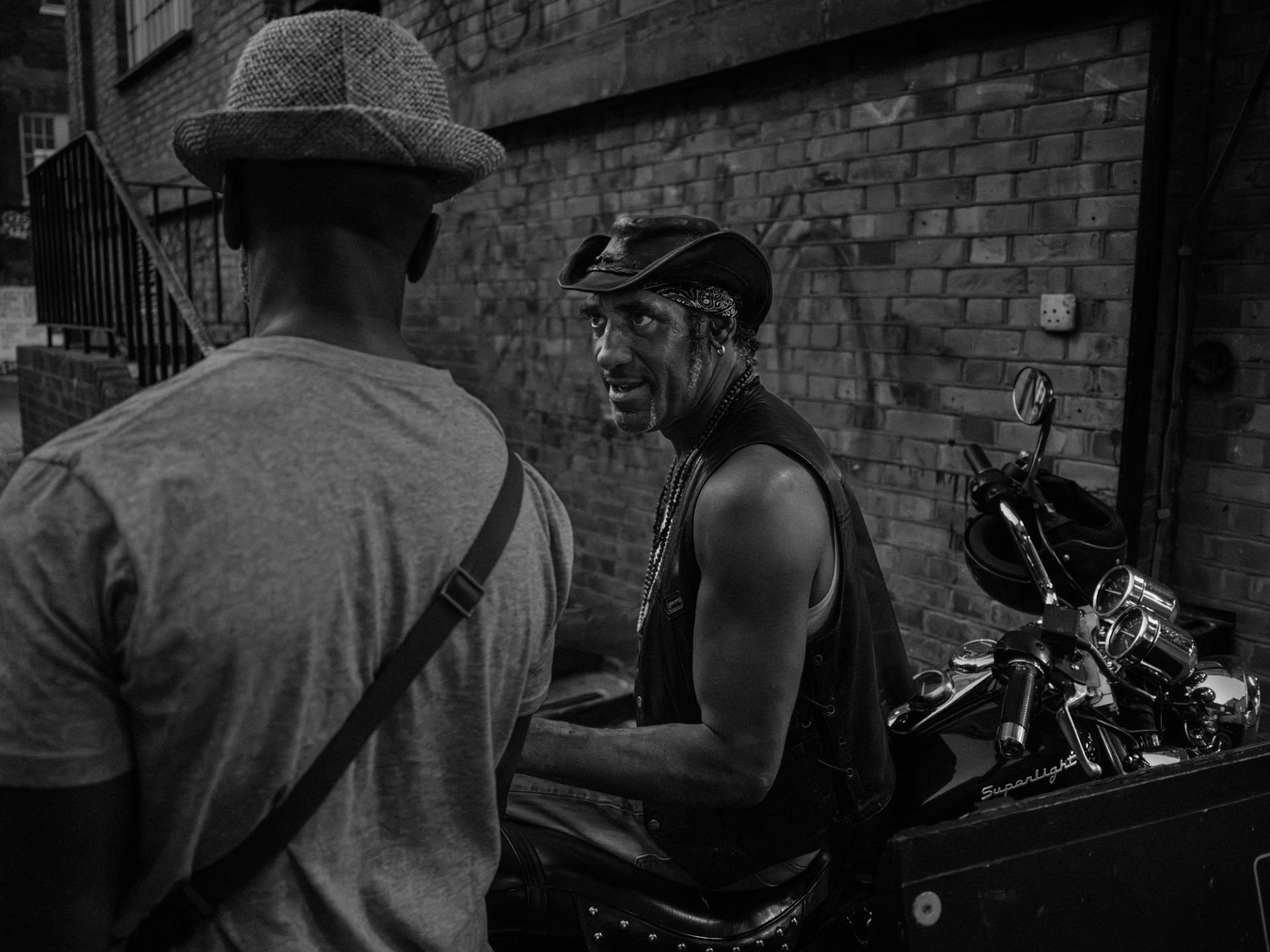 Global Photography Awards Winner - Late Night Conversations