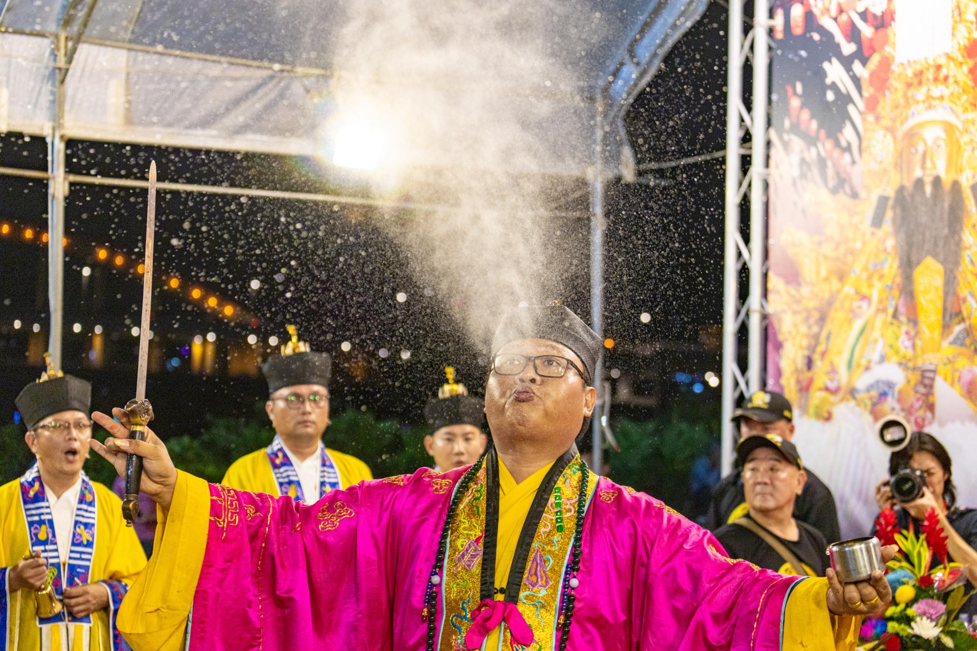 Global Photography Awards Winner - Ceremonial scenes from the Jiao Ritual