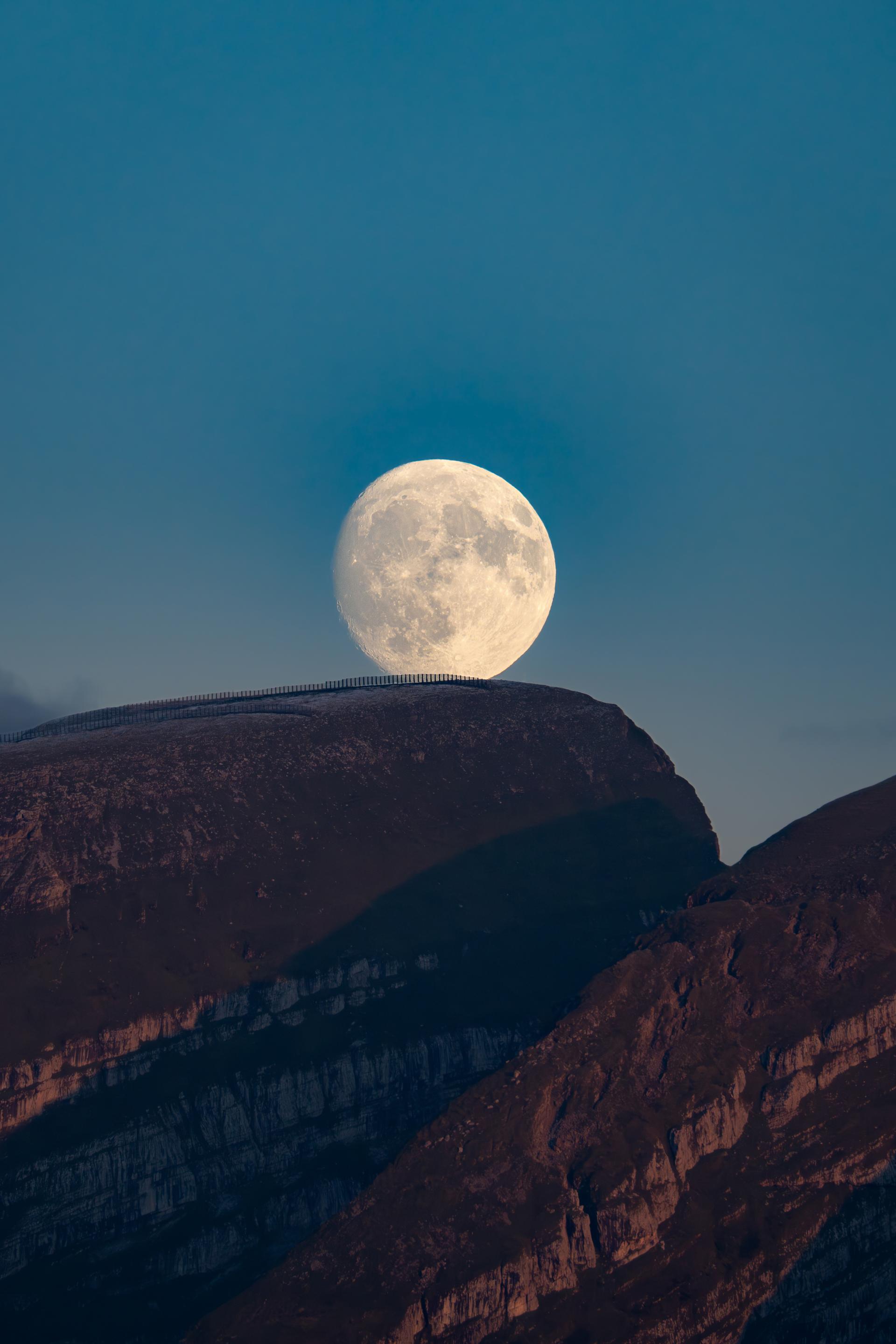 Global Photography Awards Winner - The Resting Moon