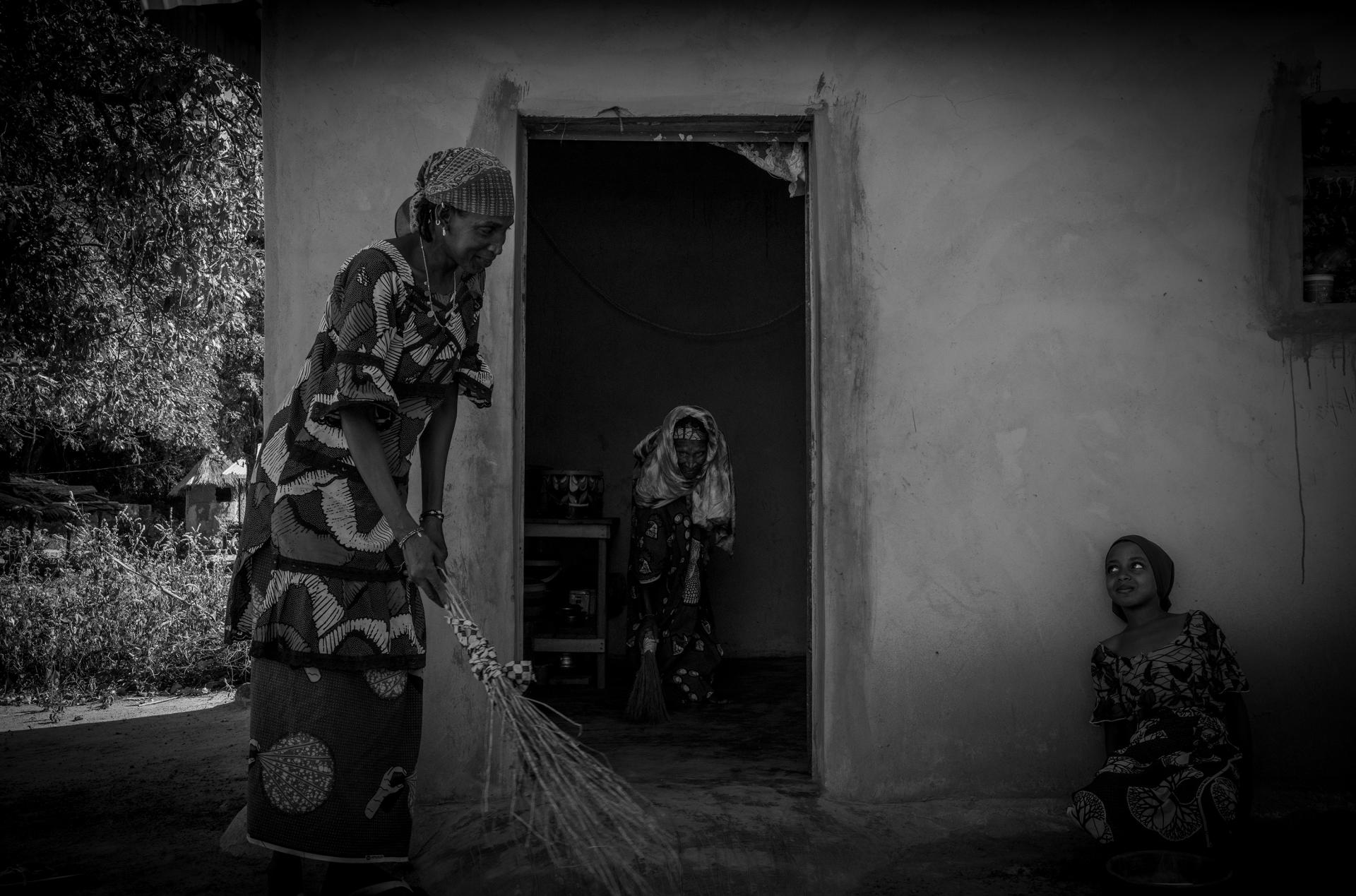 Global Photography Awards Winner - Guardians of tradition: fulani women between generations