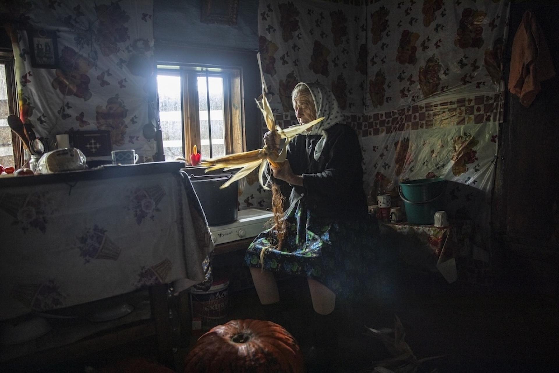Global Photography Awards Winner - WOMEN HOLDING