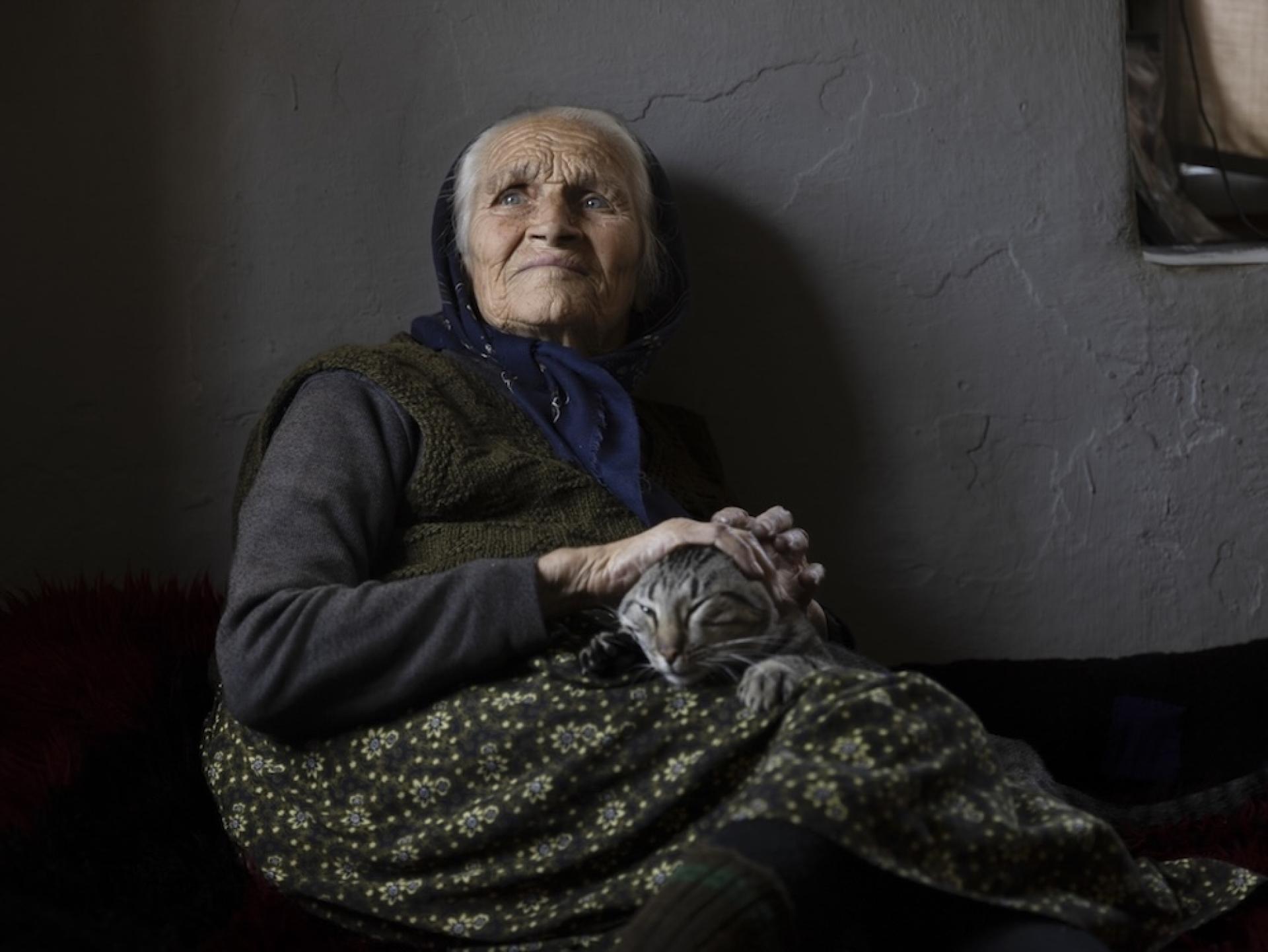 Global Photography Awards Winner - WOMEN HOLDING