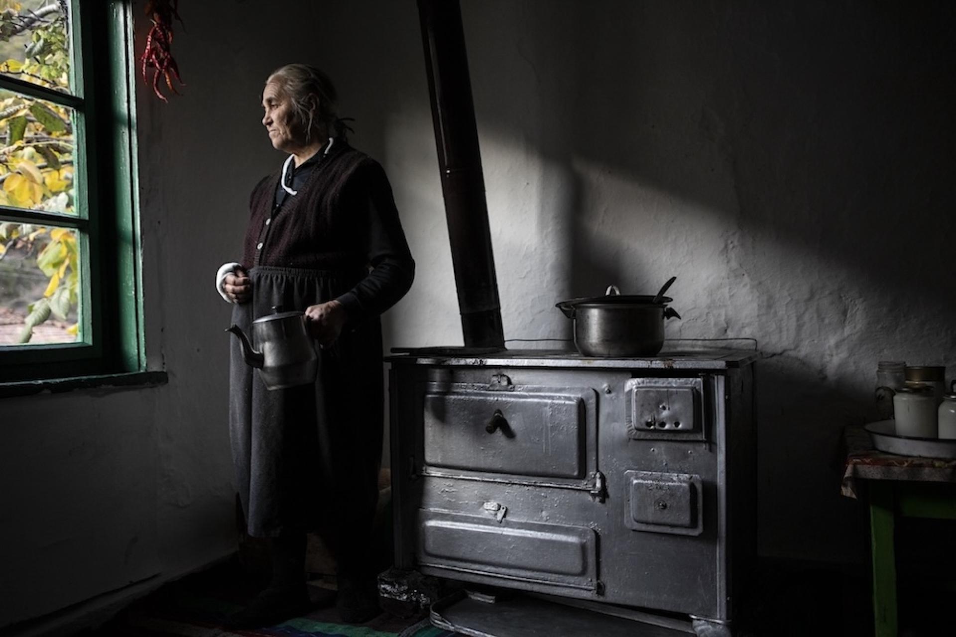 Global Photography Awards Winner - WOMEN HOLDING