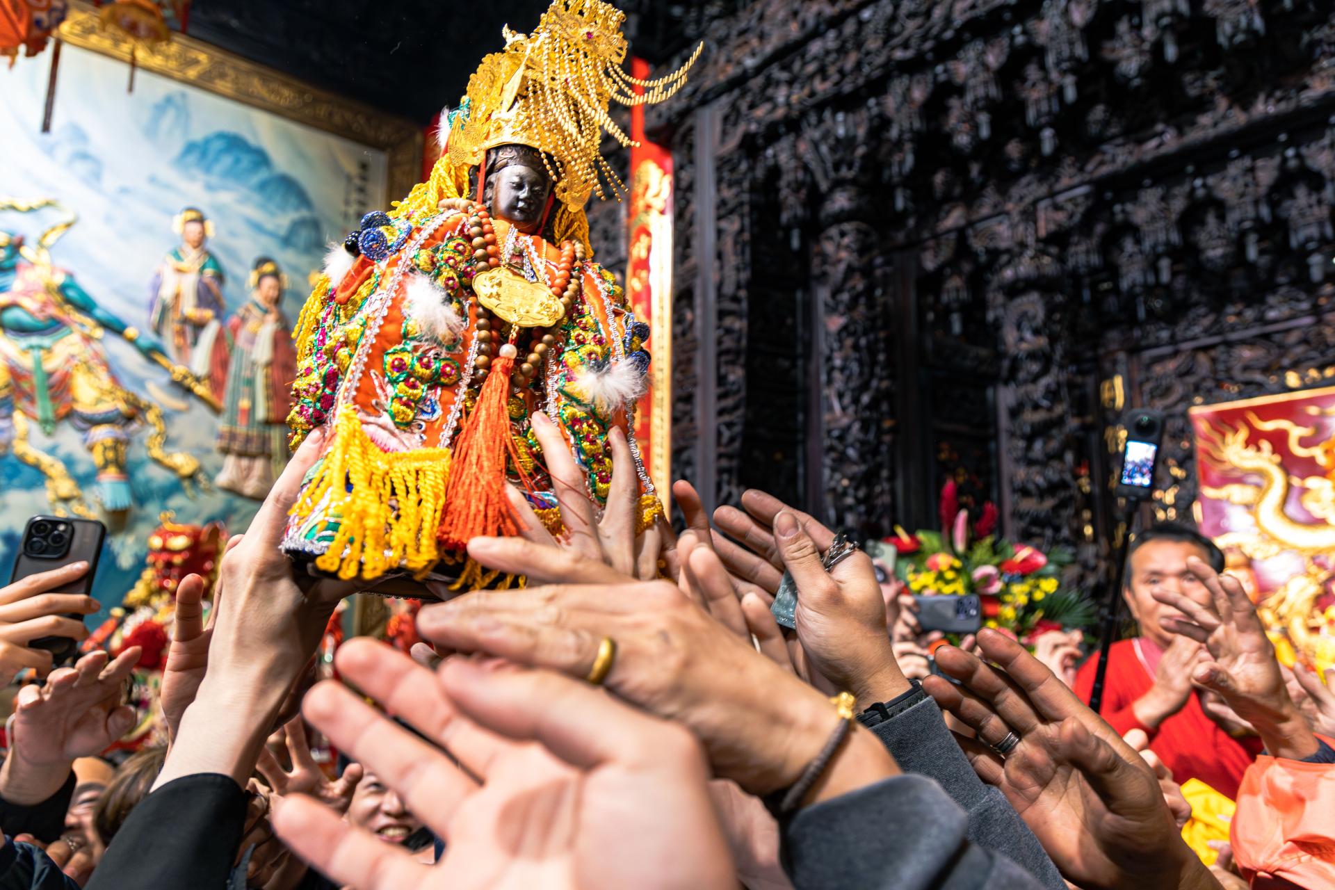 Global Photography Awards Winner - Hands of Faith
