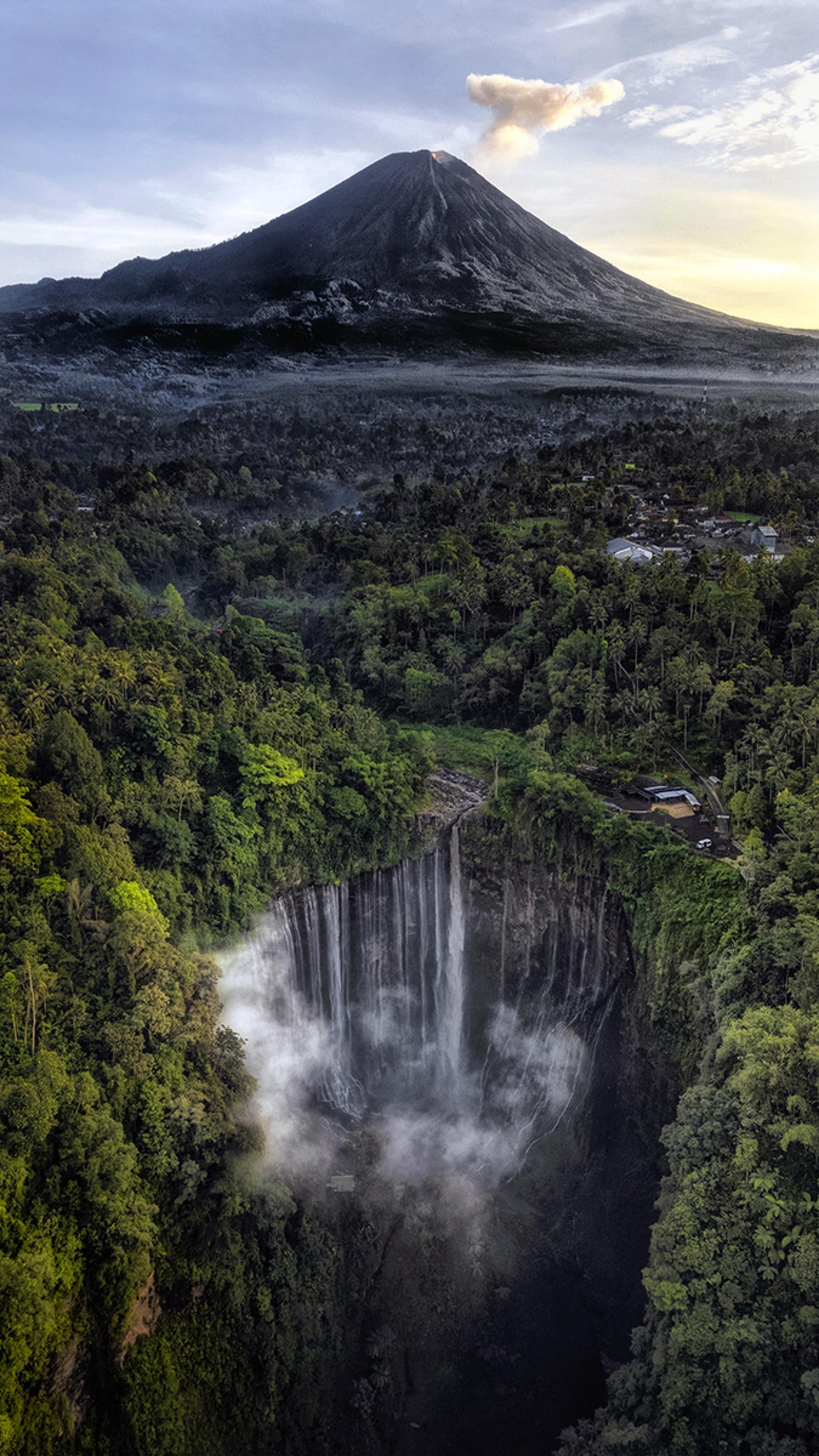 Global Photography Awards Winner - Tumpak Sewu Waterfall and Volcano