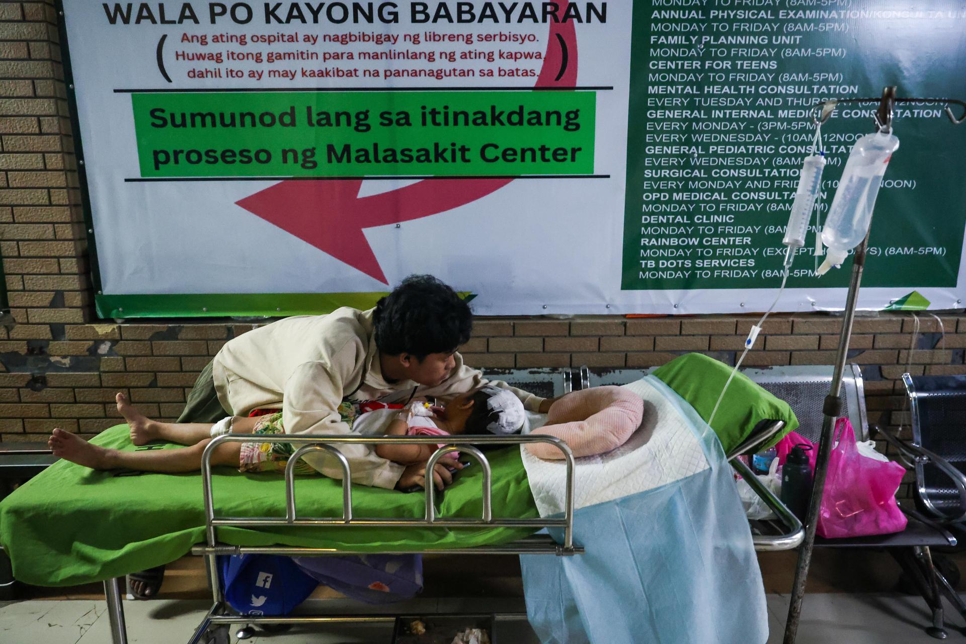 Global Photography Awards Winner - M 7.8 earthquake killed over 100 in Philippines