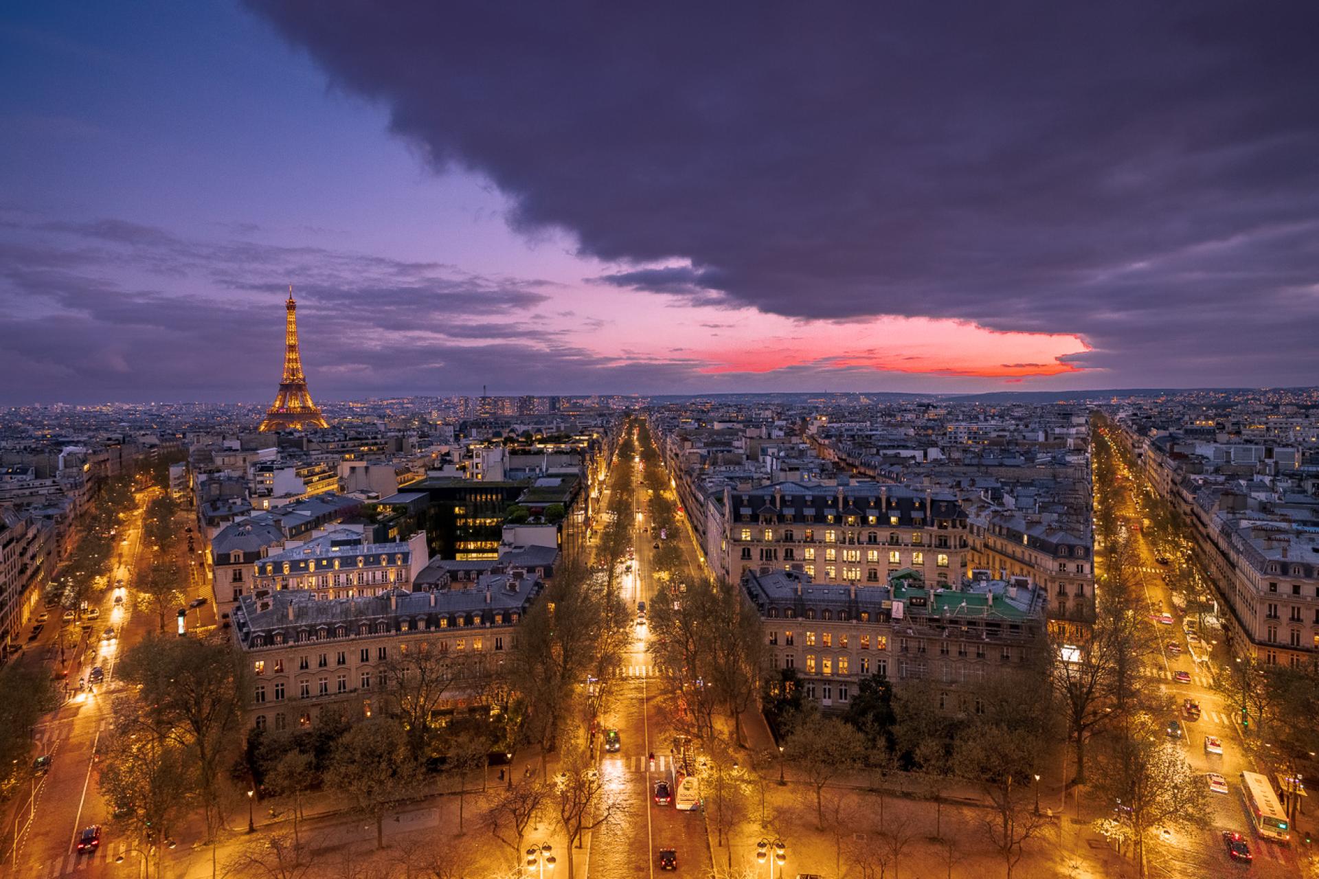 Global Photography Awards Winner - When Paris Begins to Glow